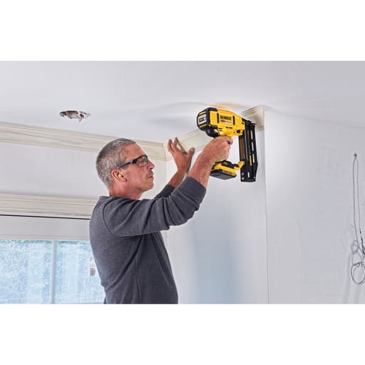 20V MAX XR 16-Gauge Cordless Finish Nailer Kit with 2.0Ah Battery, Charger and Kit Bag