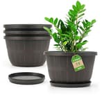 10 inch Plastic Flower Pots for Outdoor Plants，4 Pack Large Outdoor Planter Pot with Drainage Holes & Saucers，Imitation Wine Barrel Design，for Indoor Outdoor Garden Plants（Brown）
