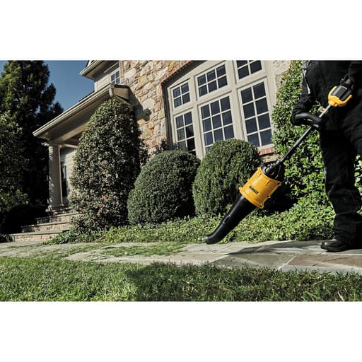 60V MAX 17 in. Brushless Cordless Attachment‑Capable String Trimmer Kit